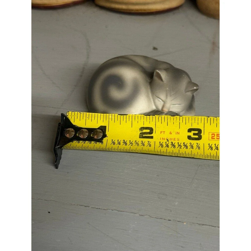 Vintage Avon 1984 Sleeping Gray Tabby Cat Figurine Ceramic Kitty Shelf Decor 3”